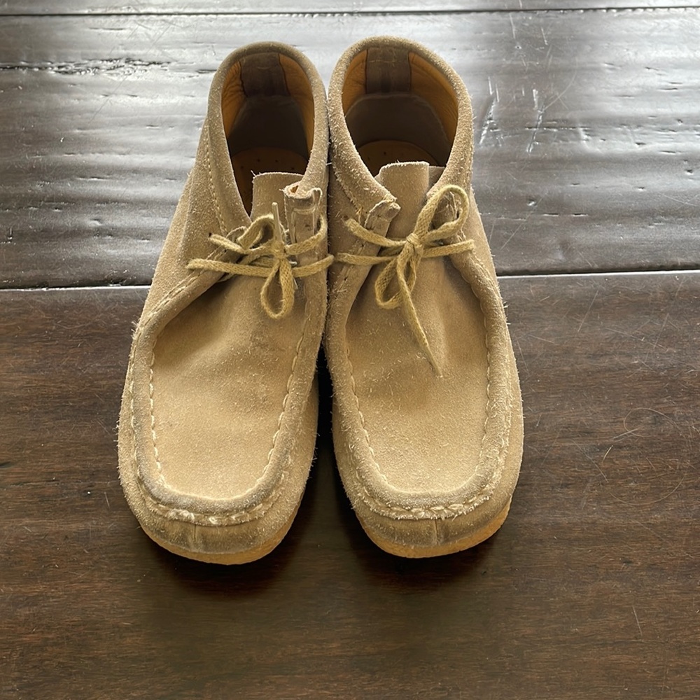 Like new boys Clark’s leather moccasin. 2 1/2. Wallabies